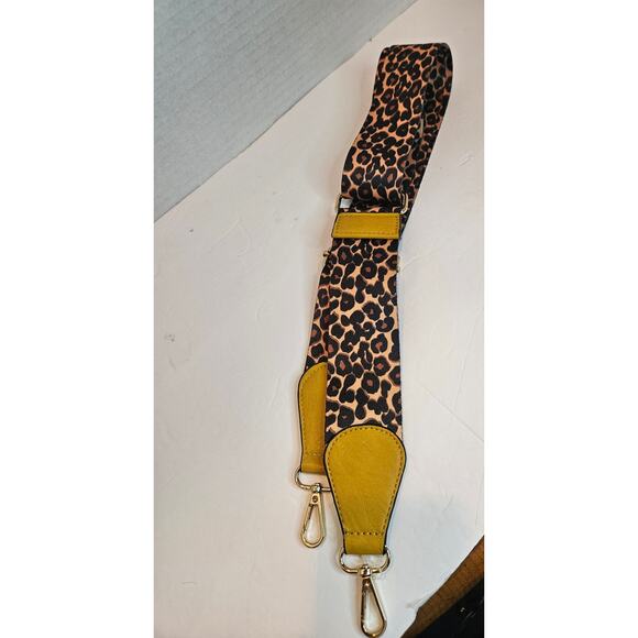 Jen & Co Vegan Leather Crossbody Bag Leopard Guitar Strap Amber Snap pocket - Picture 5 of 8